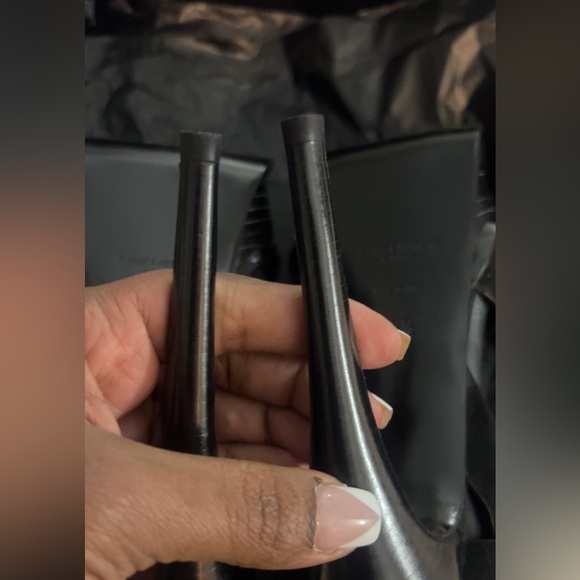 Saint Laurent
Tribute 105MM Suede SoHo Nero
Platform Sandals - Picture 3 of 5